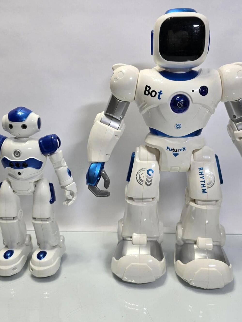 FutureX Bot Rhythm Interactive Dancing Robot 16” Rechargeable White  No Remote.